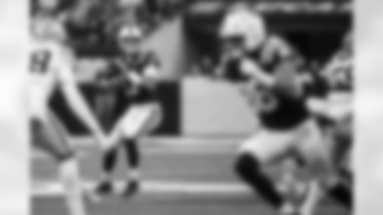 QB Daniel Jones #17