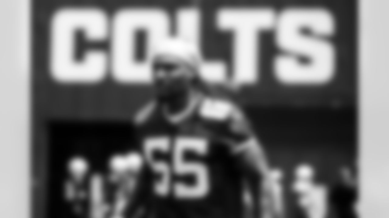 DE Isaiah Land #55