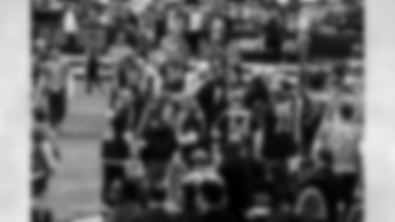 RB Jonathan Taylor #28 and TE Tyler Warren #84