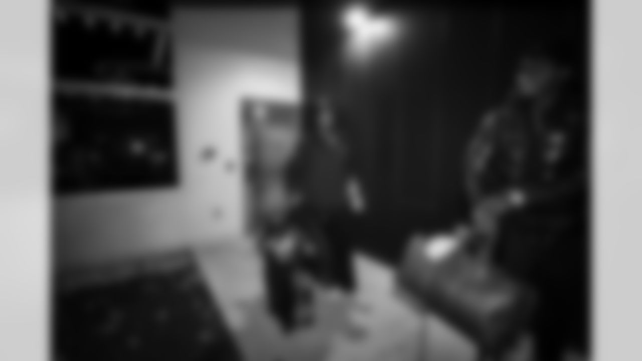 2025_1106_Departures_72340