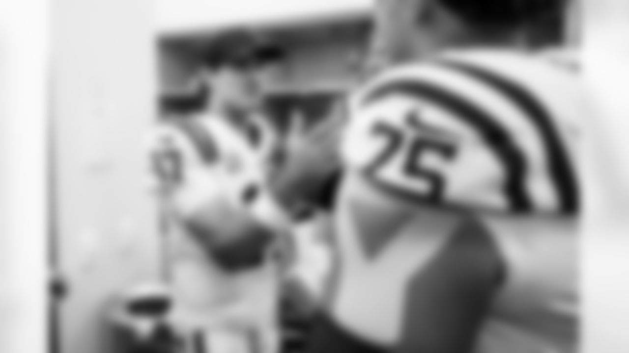 QB Daniel Jones #17