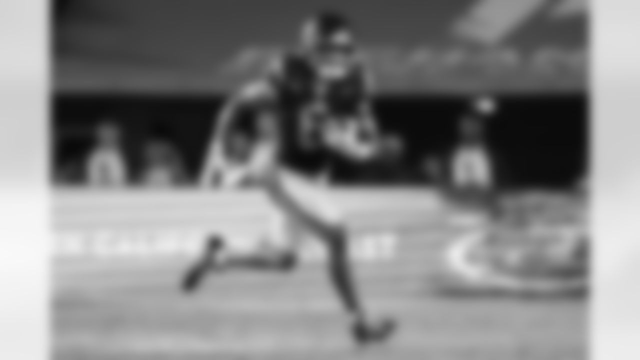 Southern California s wide receiver Makai Lemon (6) runs the ball during the first half of NCAA college football game against Michigan State, Saturday, Sept. 20, 2025, Los Angeles. (AP Photo/Jessie Alcheh)