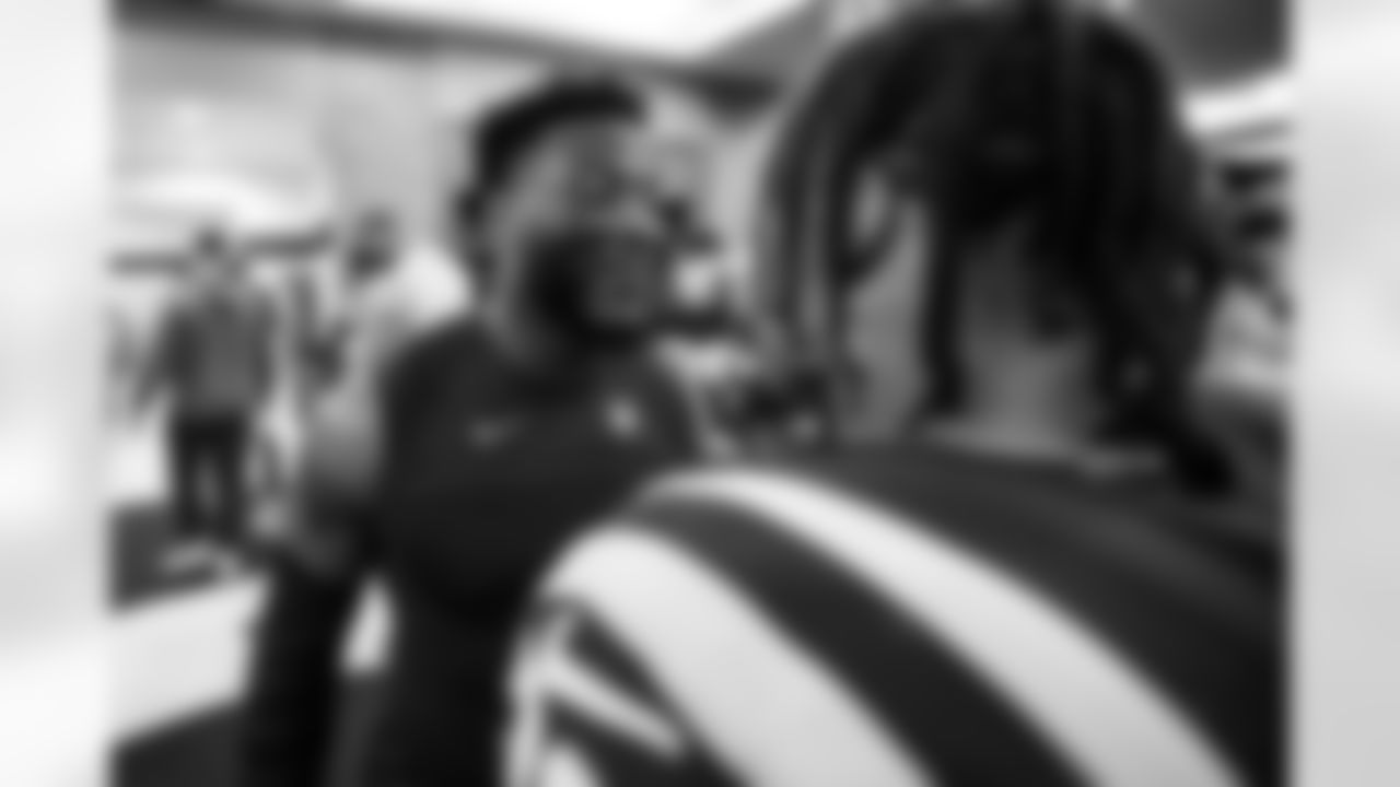 LB Zaire Franklin #44