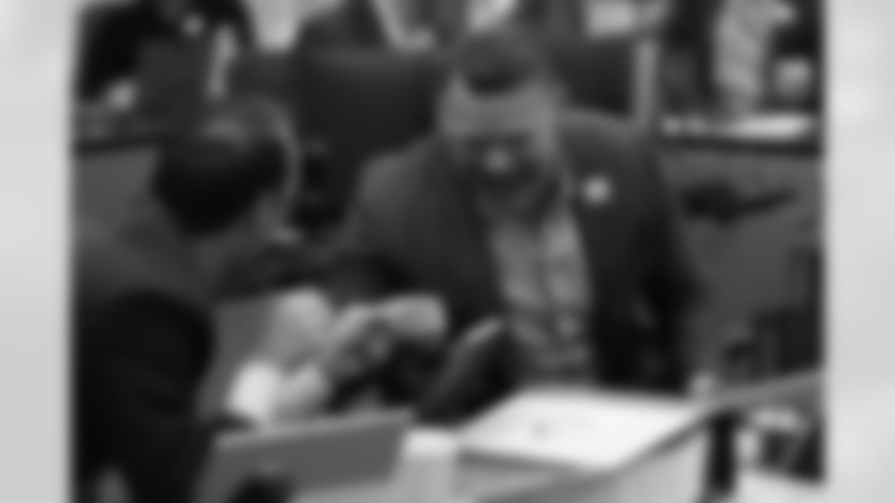 Shane Steichen Head Coach, Chris Ballard General Manager
An inside look at the Colts staff inside the War Room during round one of the 2023 NFL Draft.
