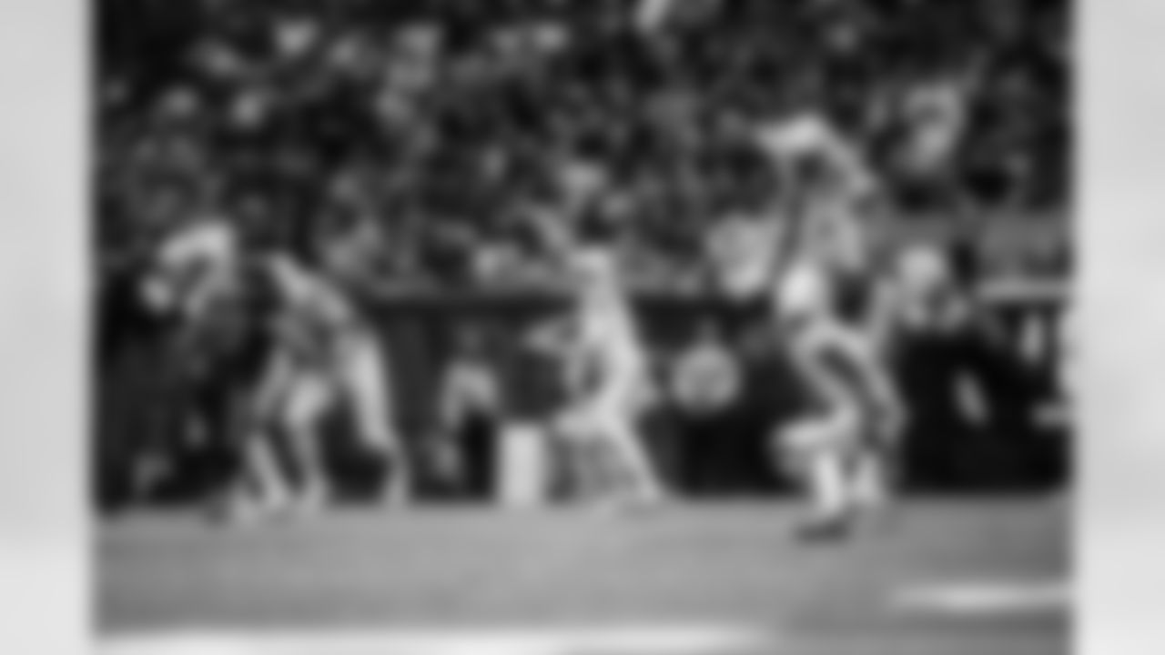 QB Riley Leonard #15