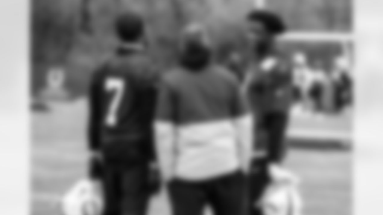 CB Charvarius Ward #7, Lou Anarumo Defensive Coordinator and CB Sauce Gardner #1