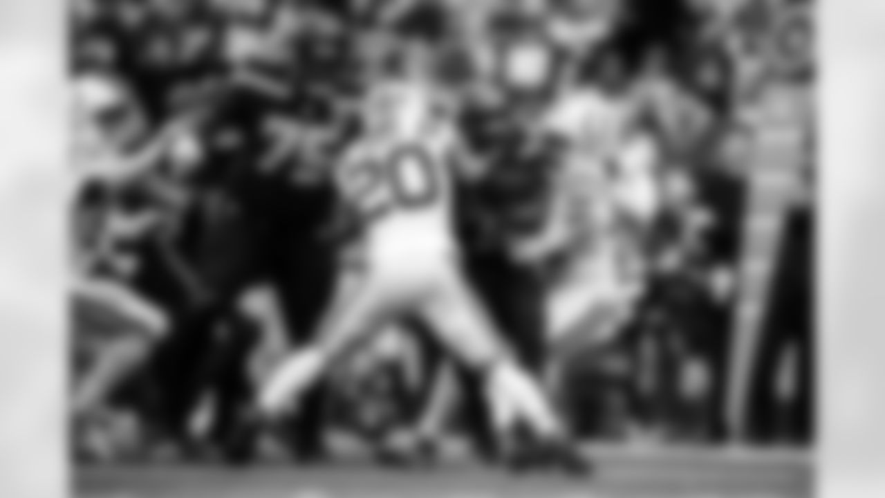 S Nick Cross #20 and LB Zaire Franklin #44