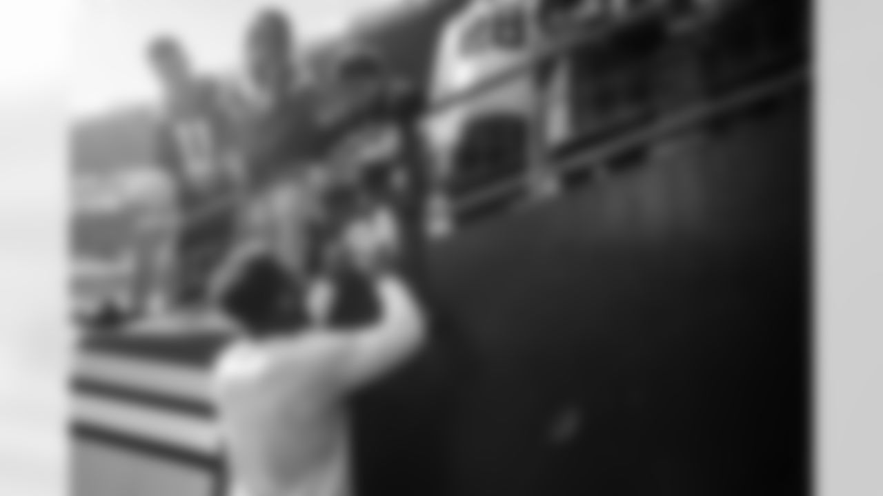 LB Zaire Franklin #44