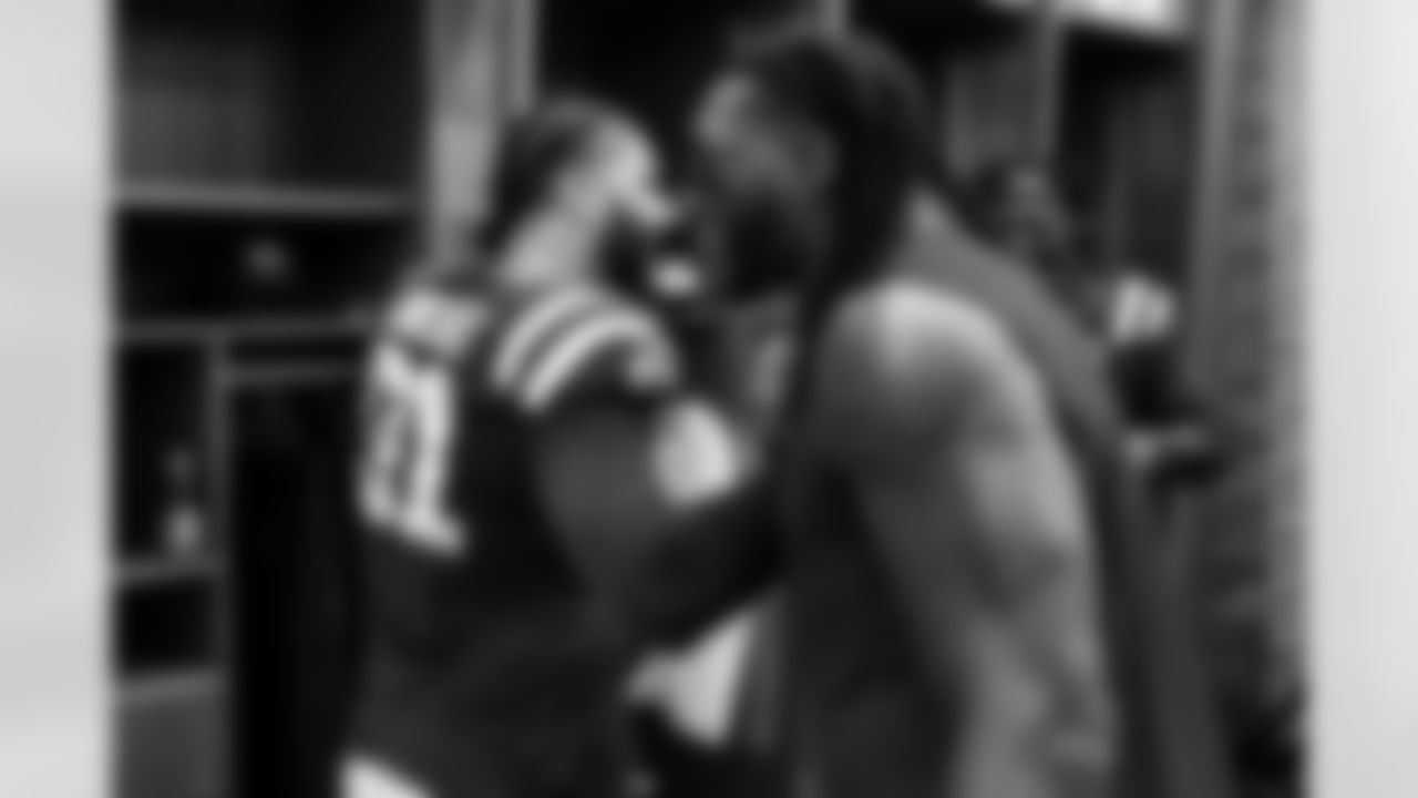 DE JT Tuimoloau #91 and TE Mo Alie-Cox #81