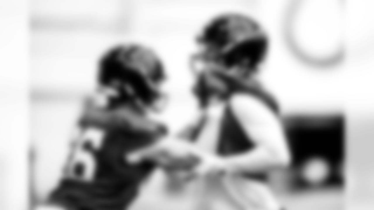 TE Tyler Warren #84 and TE Will Mallory #86