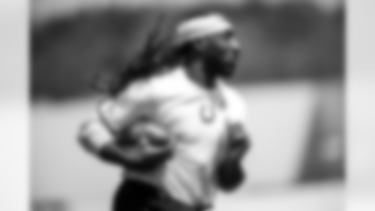 TE Mo Alie-Cox #81