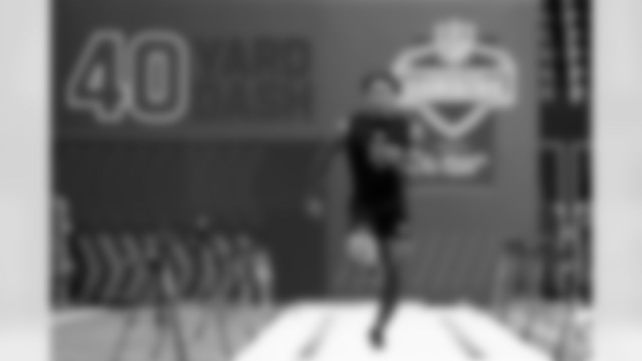 South Carolina defensive back Jalon Kilgore (39) runs the 40-yard dash during the 2026 NFL Scouting Combine on Friday, February 27, 2026 in Indianapolis, Indiana. (Lauren Leigh Bacho/NFL)