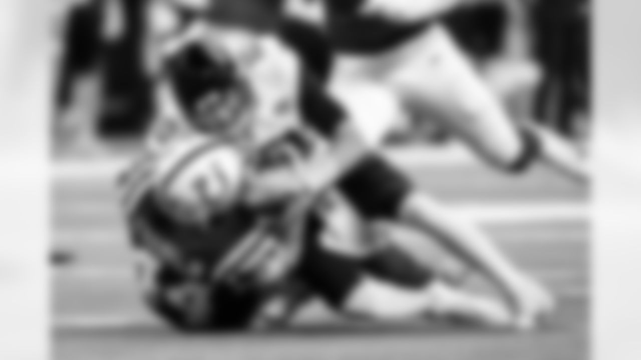 LB Zaire Franklin #44