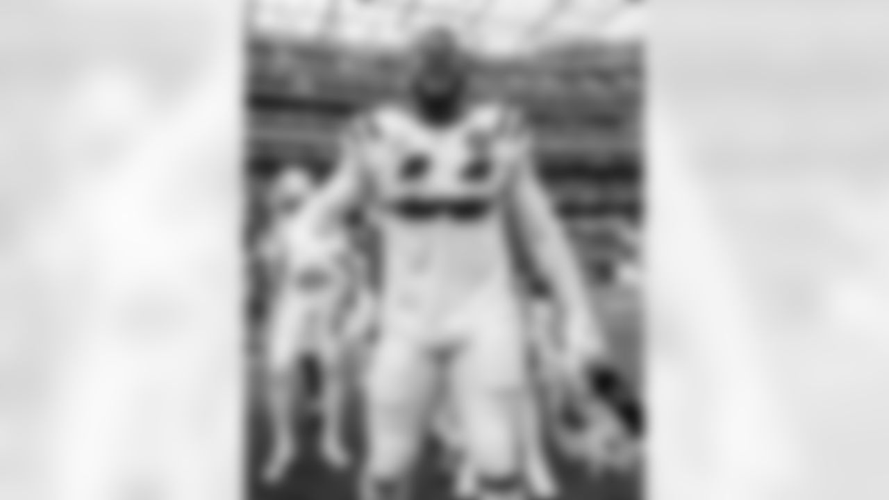 LB Zaire Franklin #44