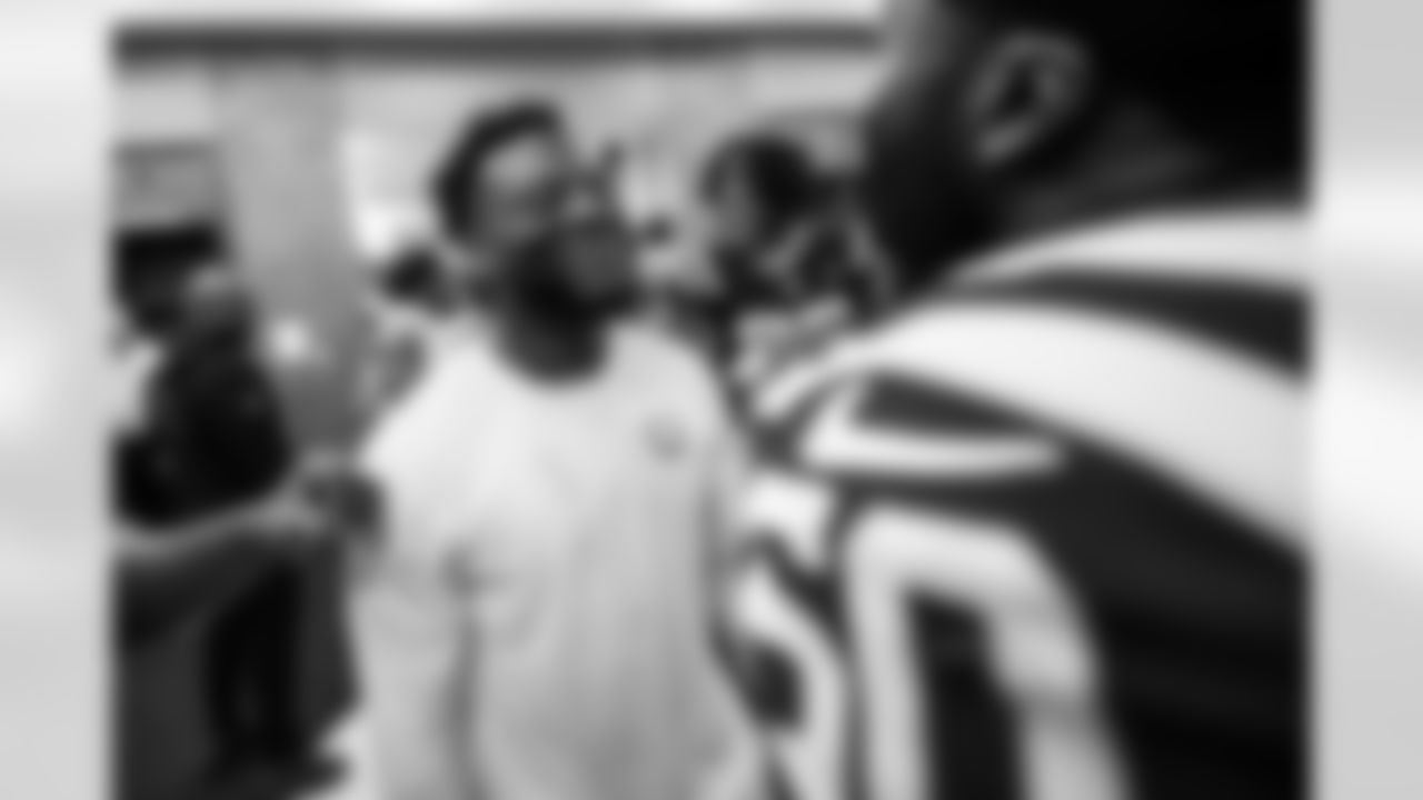 LB Zaire Franklin #44