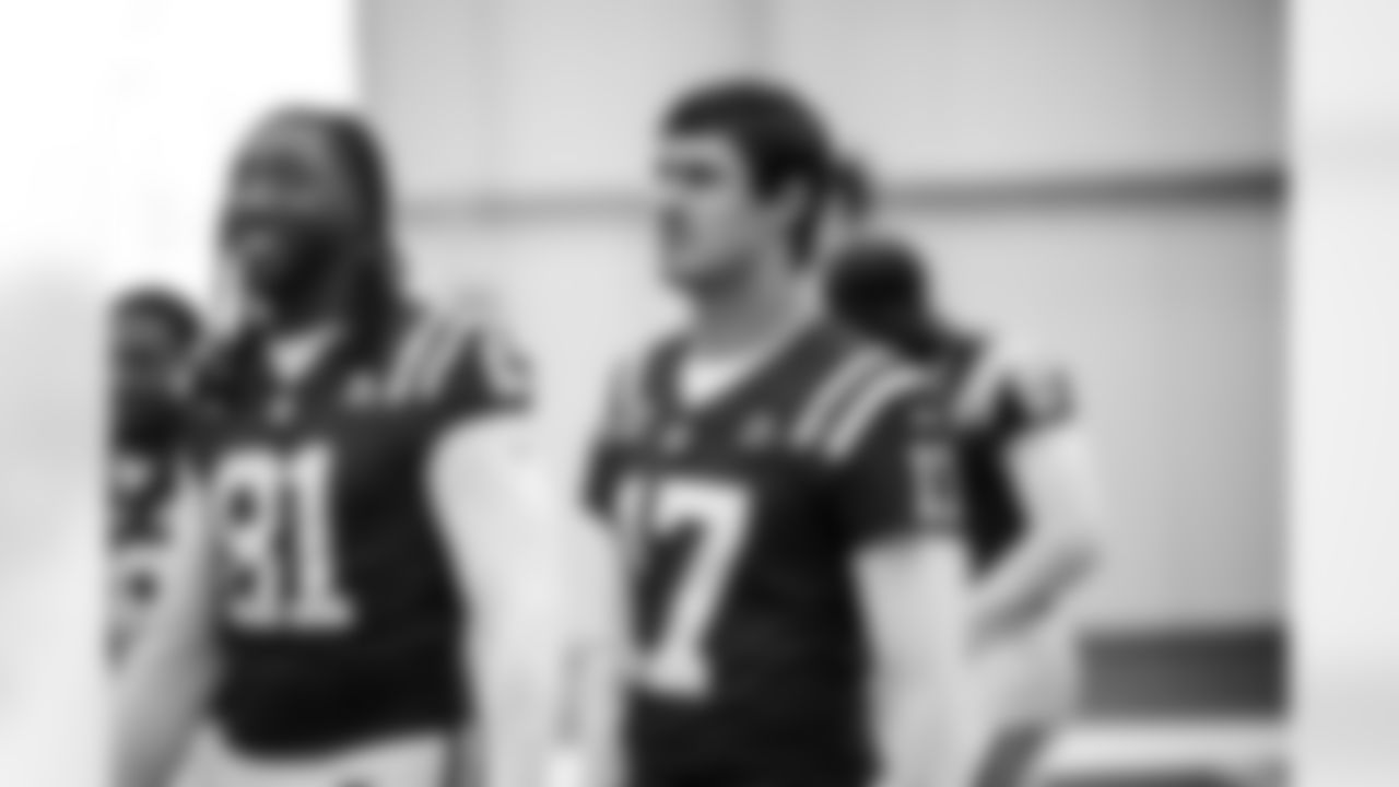 TE Mo Alie-Cox #81 and QB Daniel Jones #17
