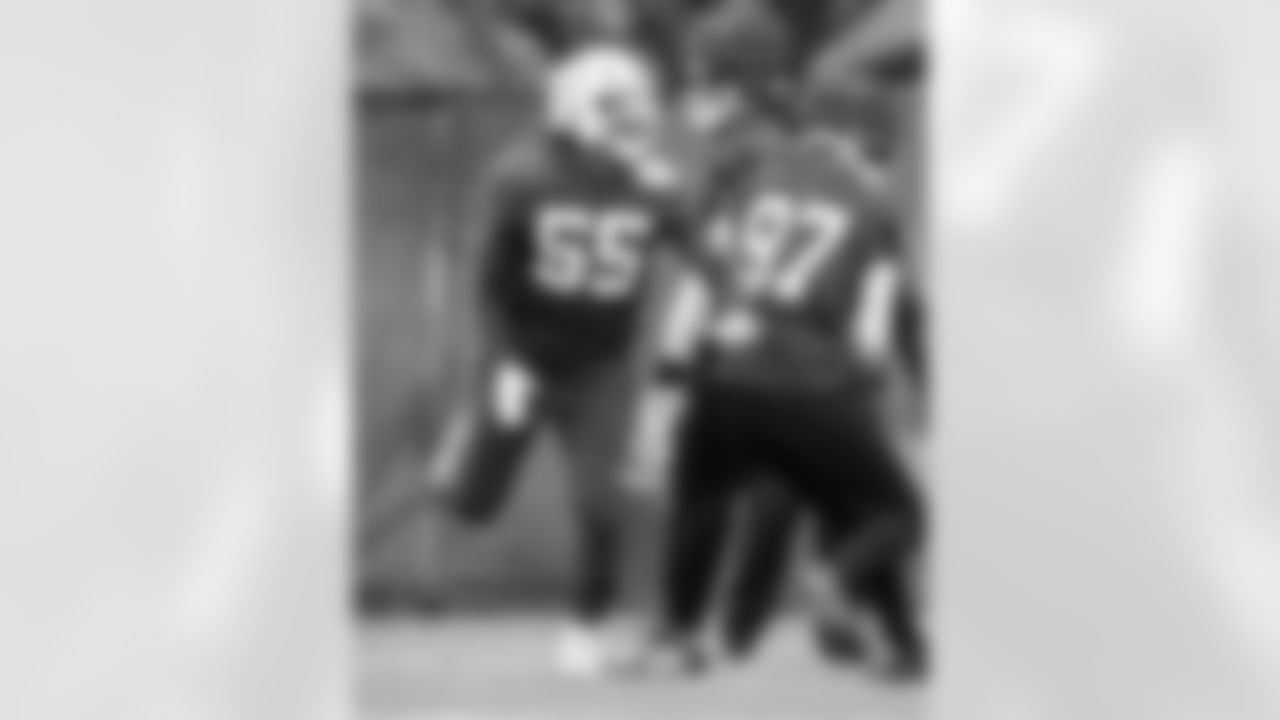 DE Isaiah Land #55 and DE Laiatu Latu #97