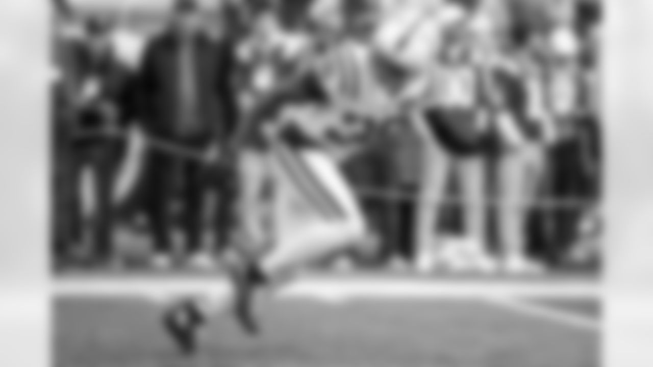 2025_1102_PIT_Pregame_0030