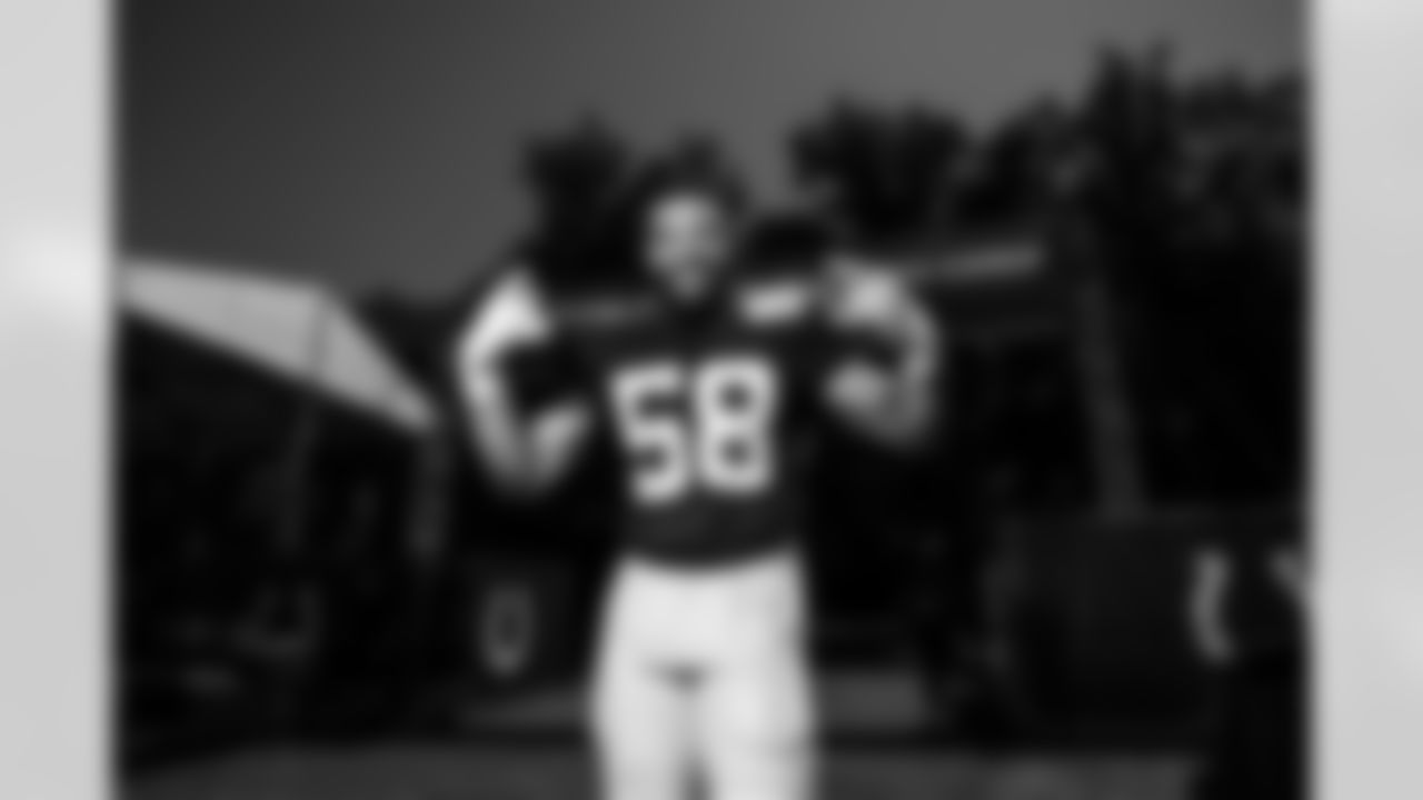 LB Austin Ajiake #58