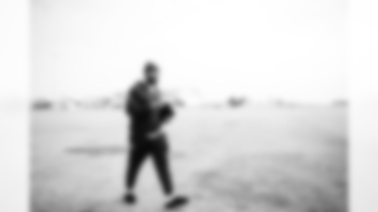 LB Germaine Pratt #53