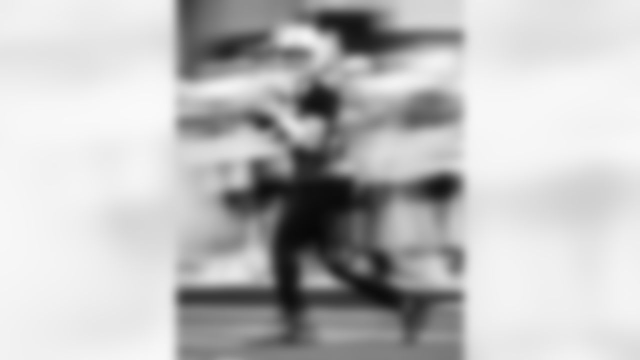 QB Riley Leonard #15