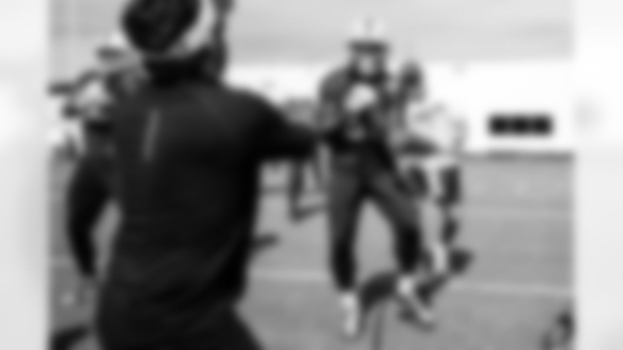 TE Drew Ogletree #85 and TE Mo Alie-Cox #81
