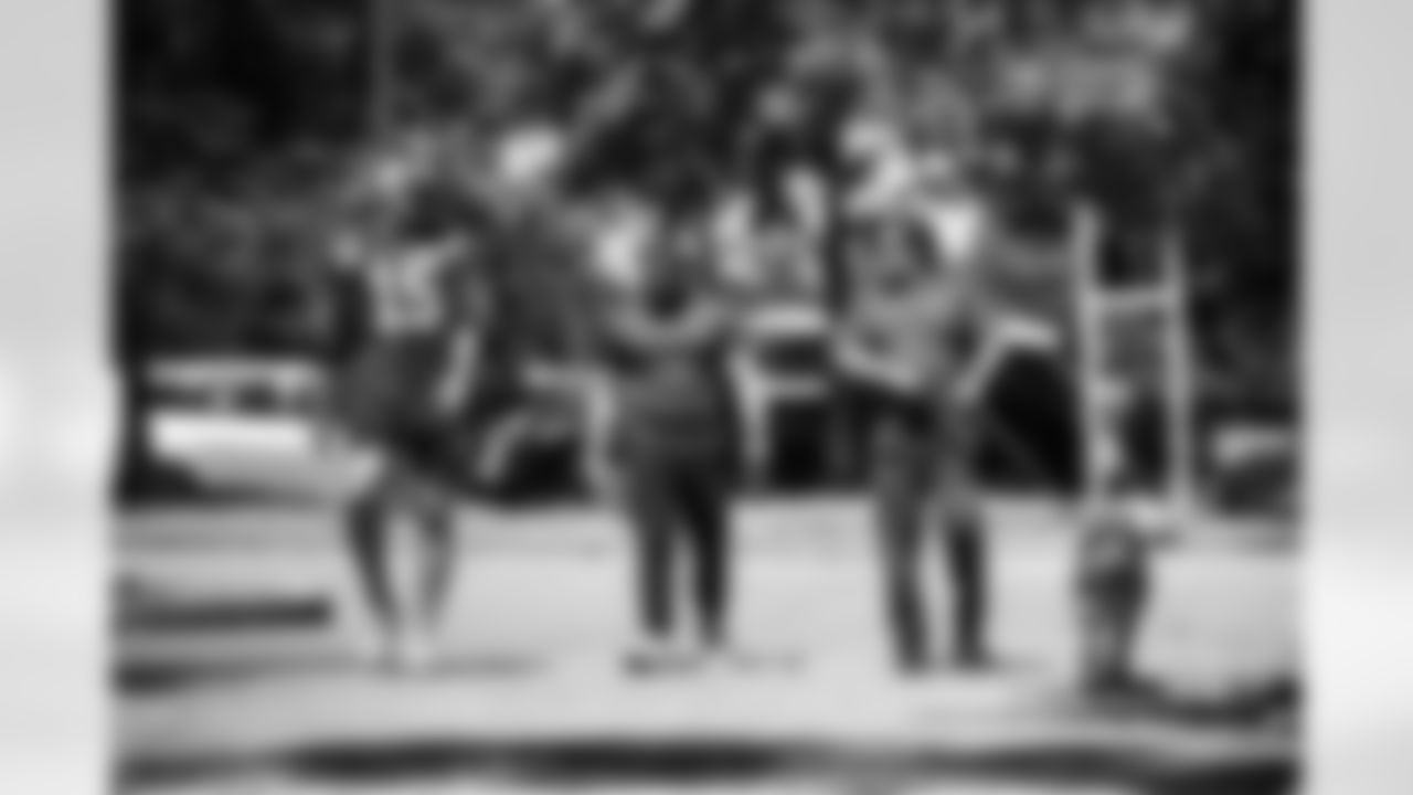 QB Riley Leonard #15