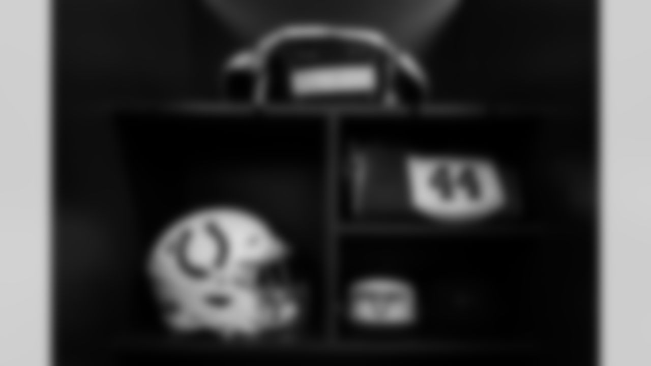 LB Zaire Franklin #44