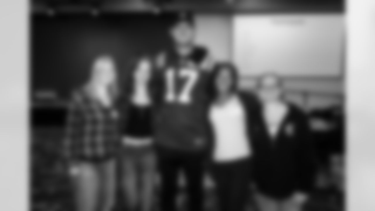 QB Daniel Jones #17