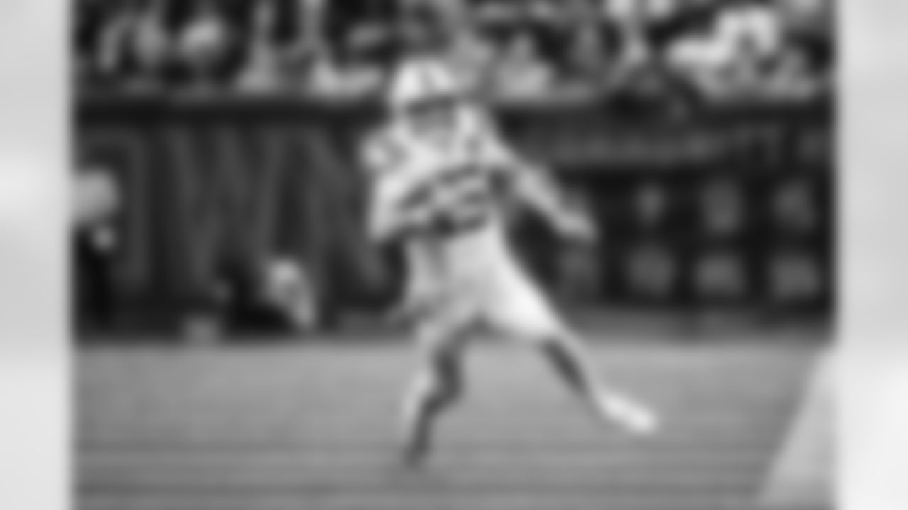 QB Riley Leonard #15