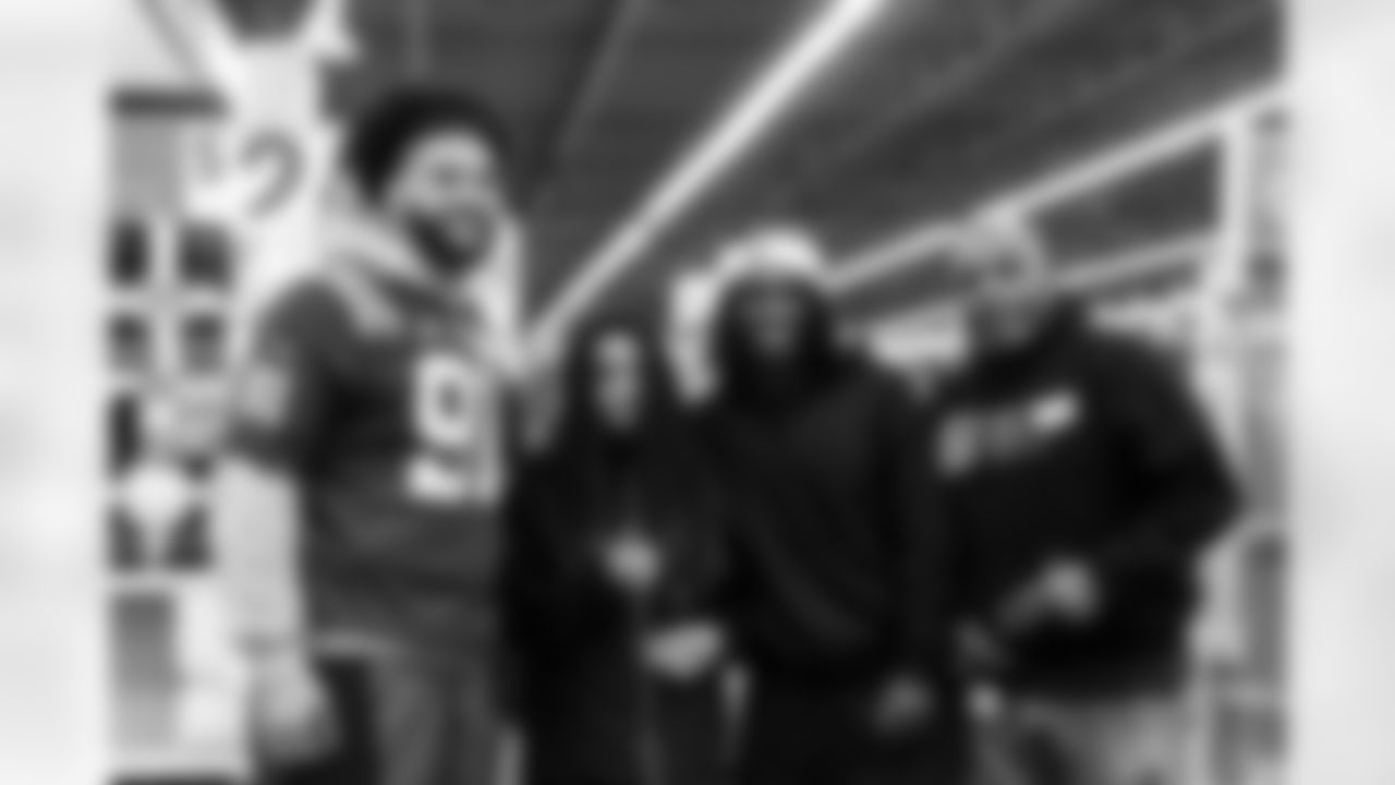 DE JT Tuimoloau #91 and RB Ulysses Bentley IV #37