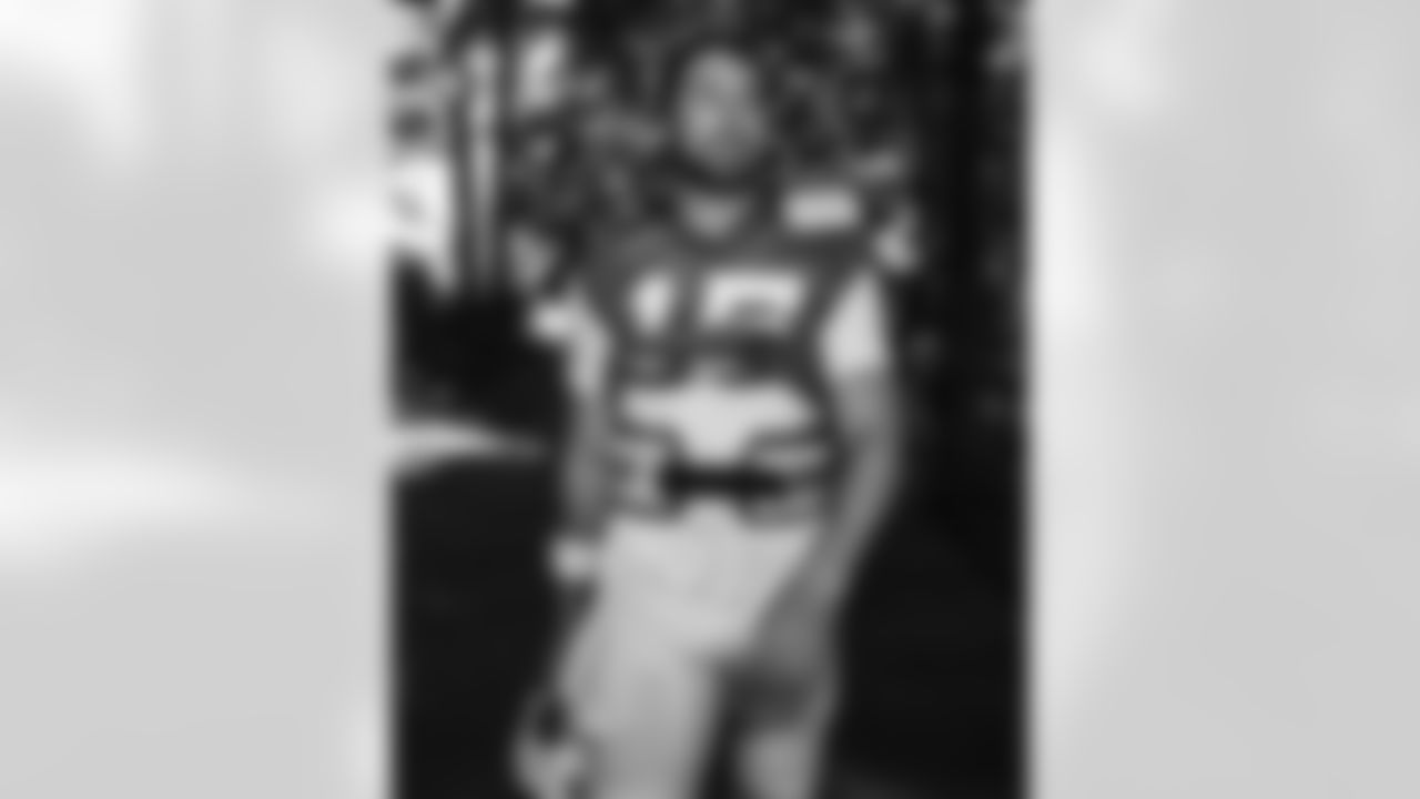 QB Riley Leonard #15