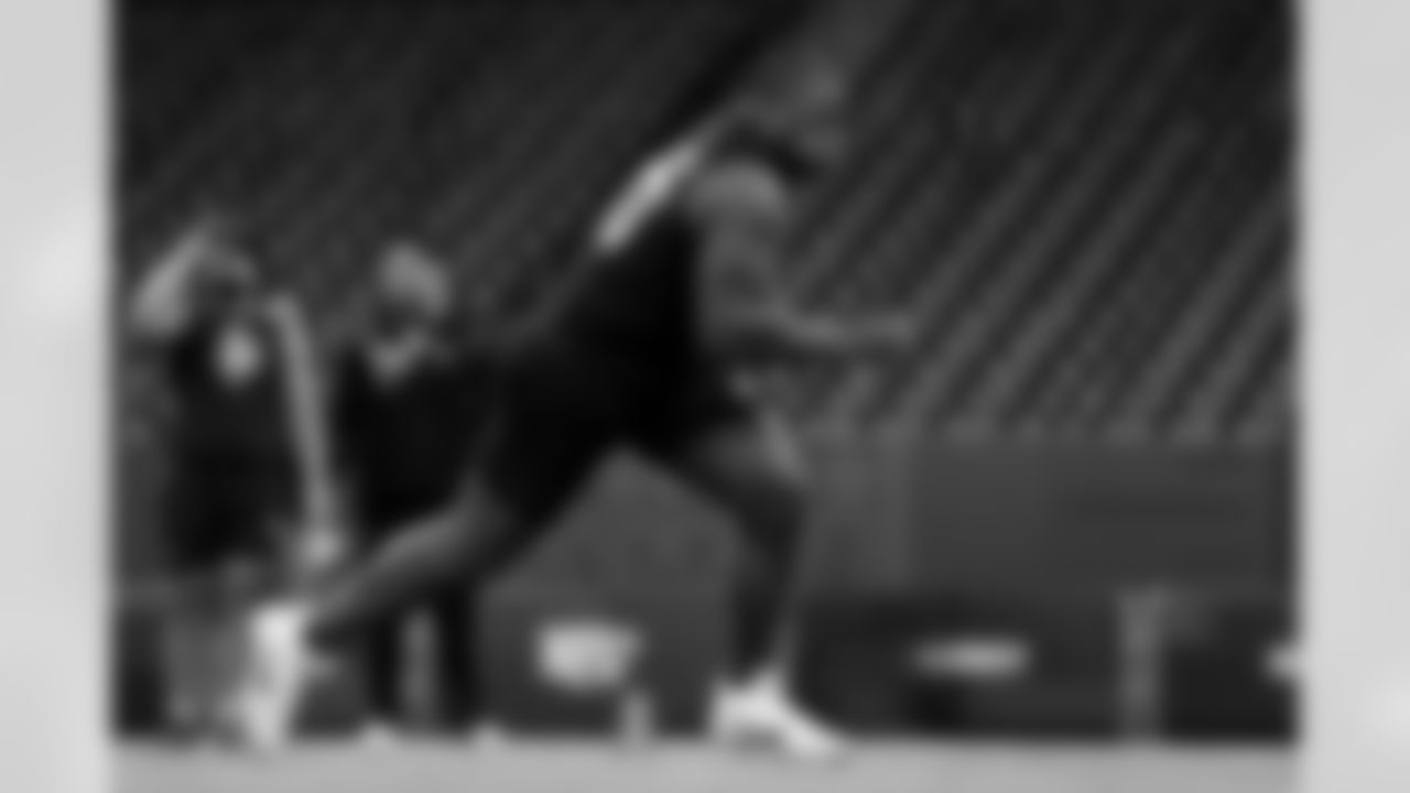 Oregon offensive lineman Emmanuel Pregnon (40) participates in a drill during the 2026 NFL Scouting Combine on Sunday, March 1, 2026 in Indianapolis, Indiana. (Lauren Leigh Bacho/NFL)