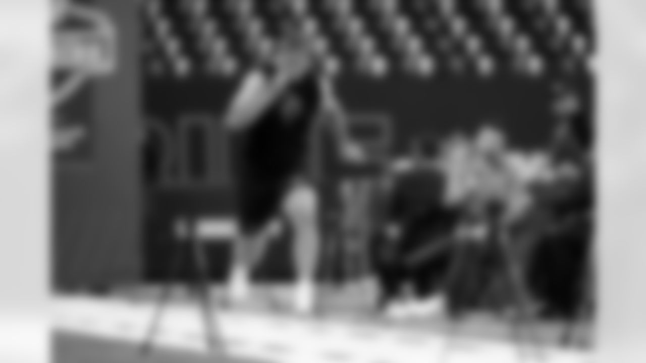 Stanford tight end Sam Roush (21) runs the 40-yard dash during the 2026 NFL Scouting Combine on Friday, February 27, 2026 in Indianapolis, Indiana. (Lauren Leigh Bacho/NFL)