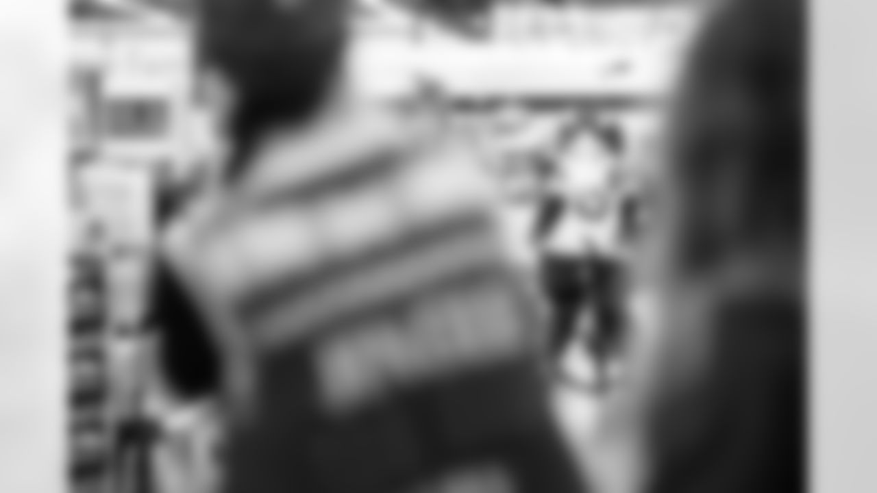 2025_1209_Shop_with_a_Colt_110132