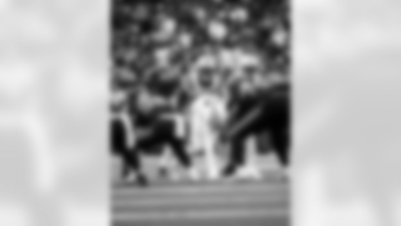 LB Germaine Pratt #53