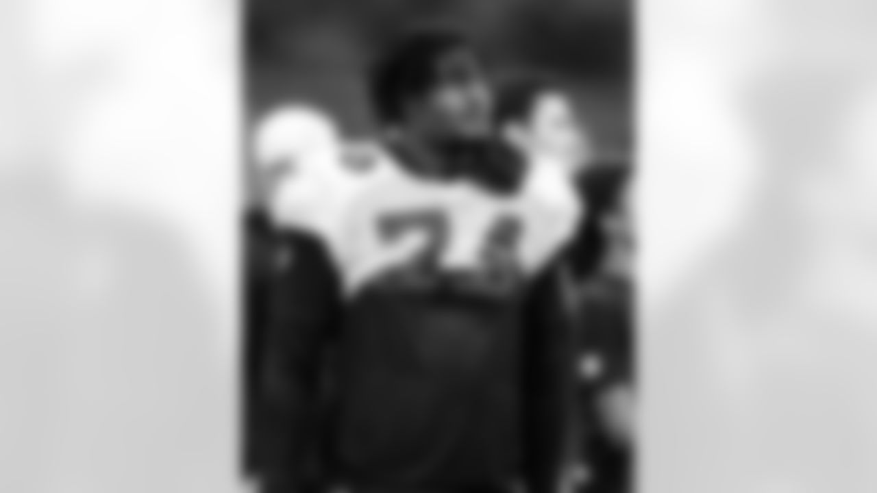 DE Durell Nchami #74