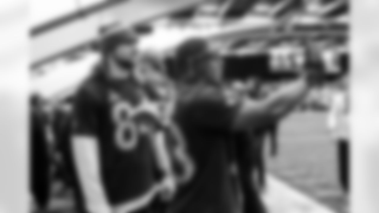 TE Tyler Warren #84 and RB Jonathan Taylor #28