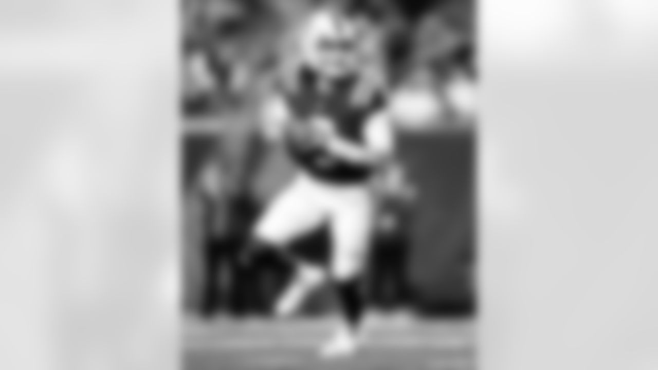 8 QB/WR Jason Bean