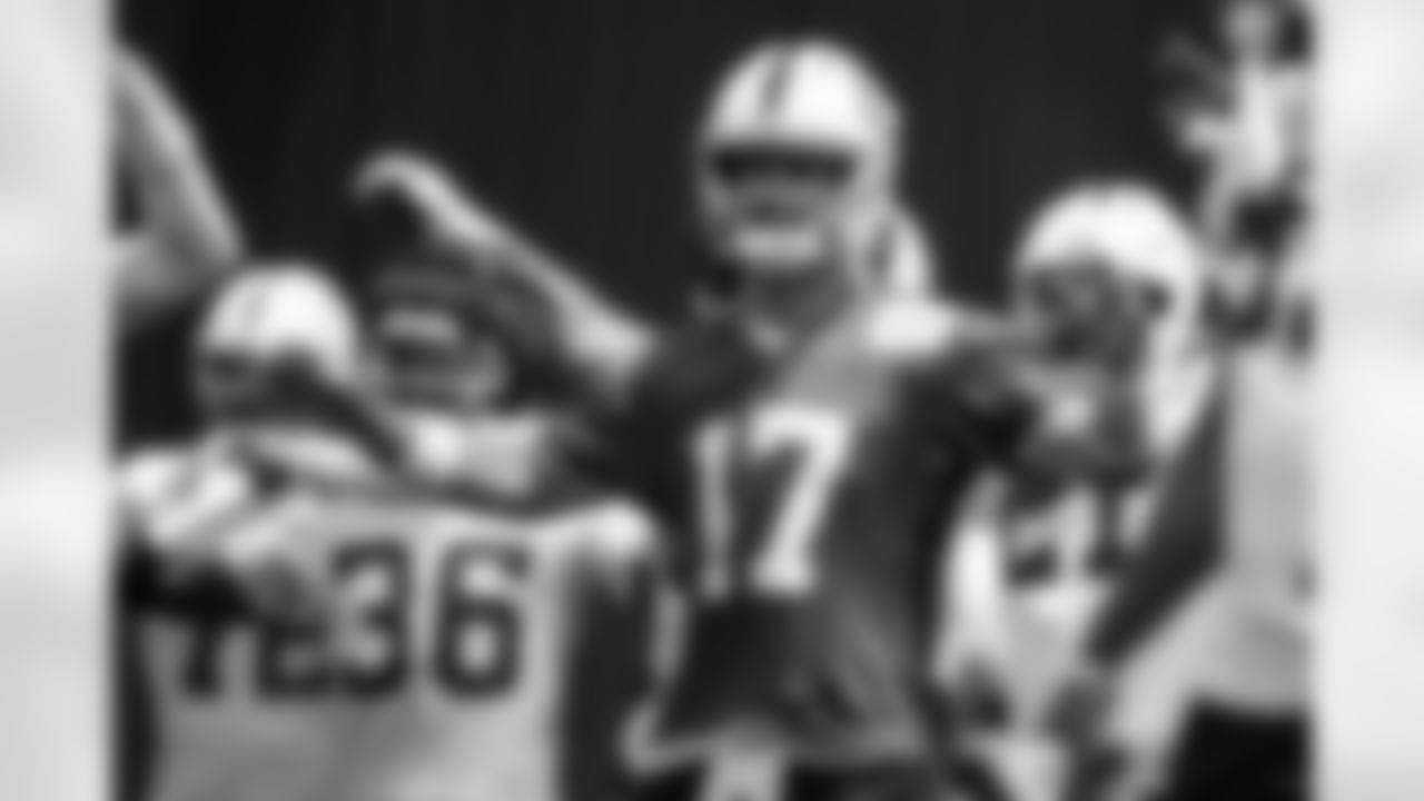 QB Daniel Jones #17