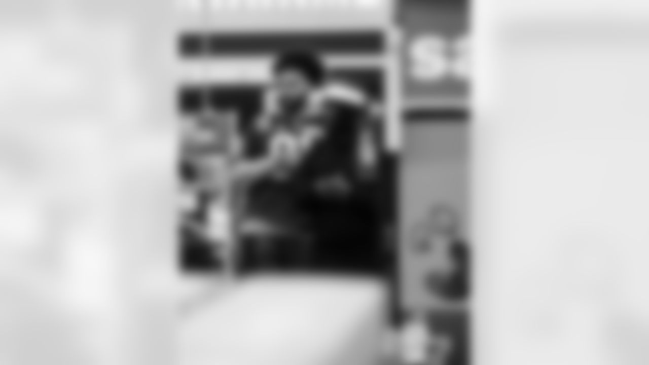 DE JT Tuimoloau #91 and RB Ulysses Bentley IV #37