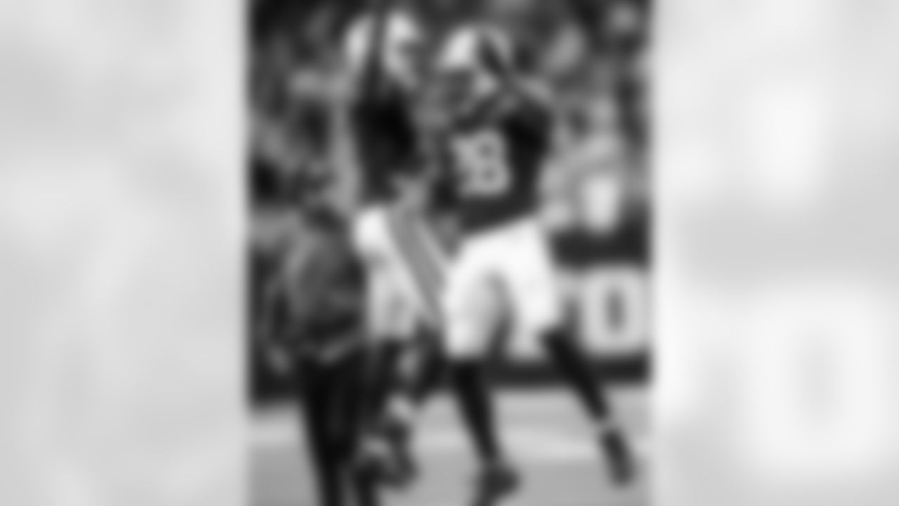 WR Josh Downs #1 and RB Jonathan Taylor #28