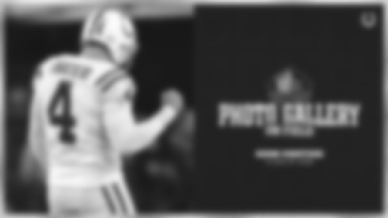 26-colts-thumbnail-Vinatieri-gallery-on_field