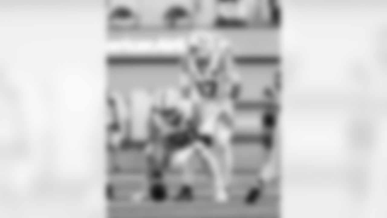 G Tanor Bortolini #60 and QB Daniel Jones #17