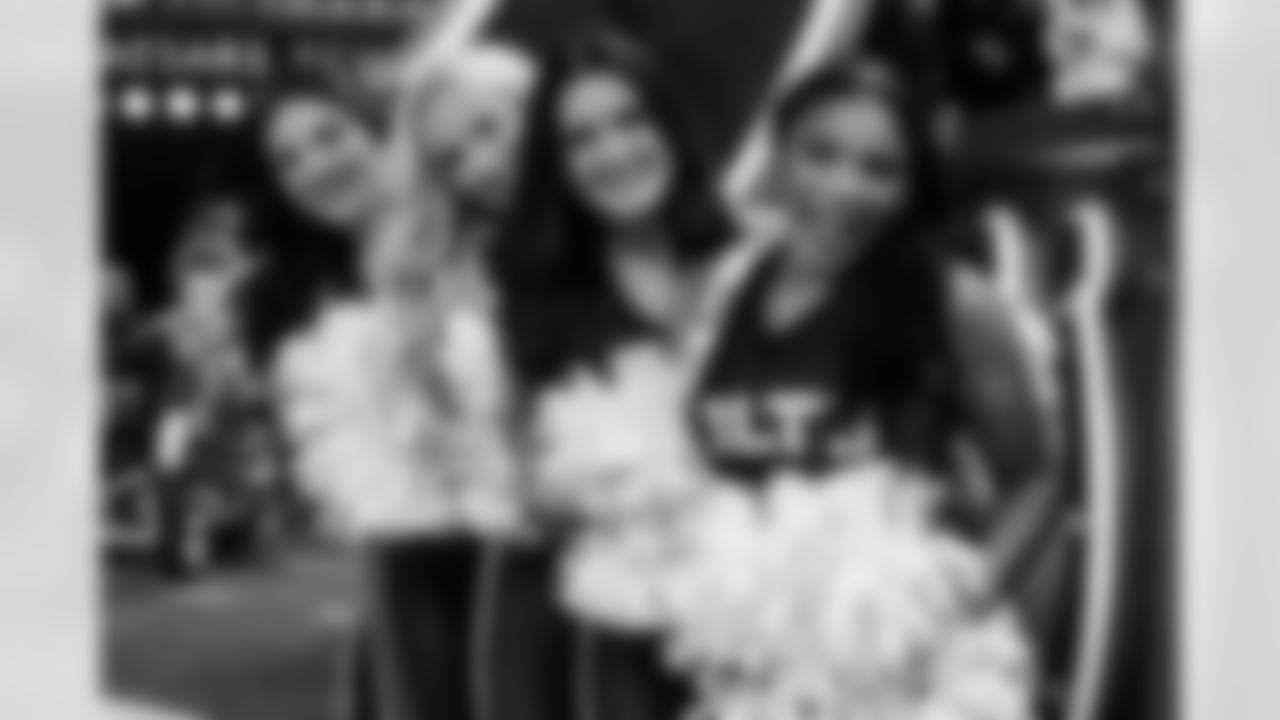 Victoria V., MacLaine F., Sydney V. and Cierra B.