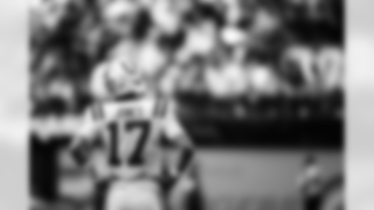 QB Daniel Jones #17