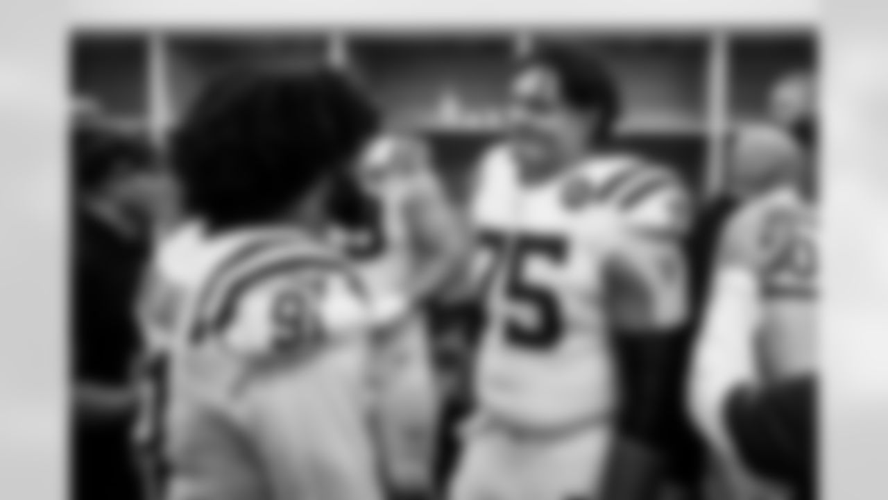 DE J.T. Tuimoloau #91 and T Jalen Travis #75