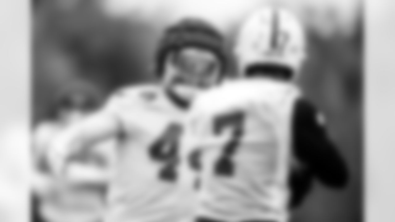 LB Zaire Franklin #44 and CB Charvarius Ward #7