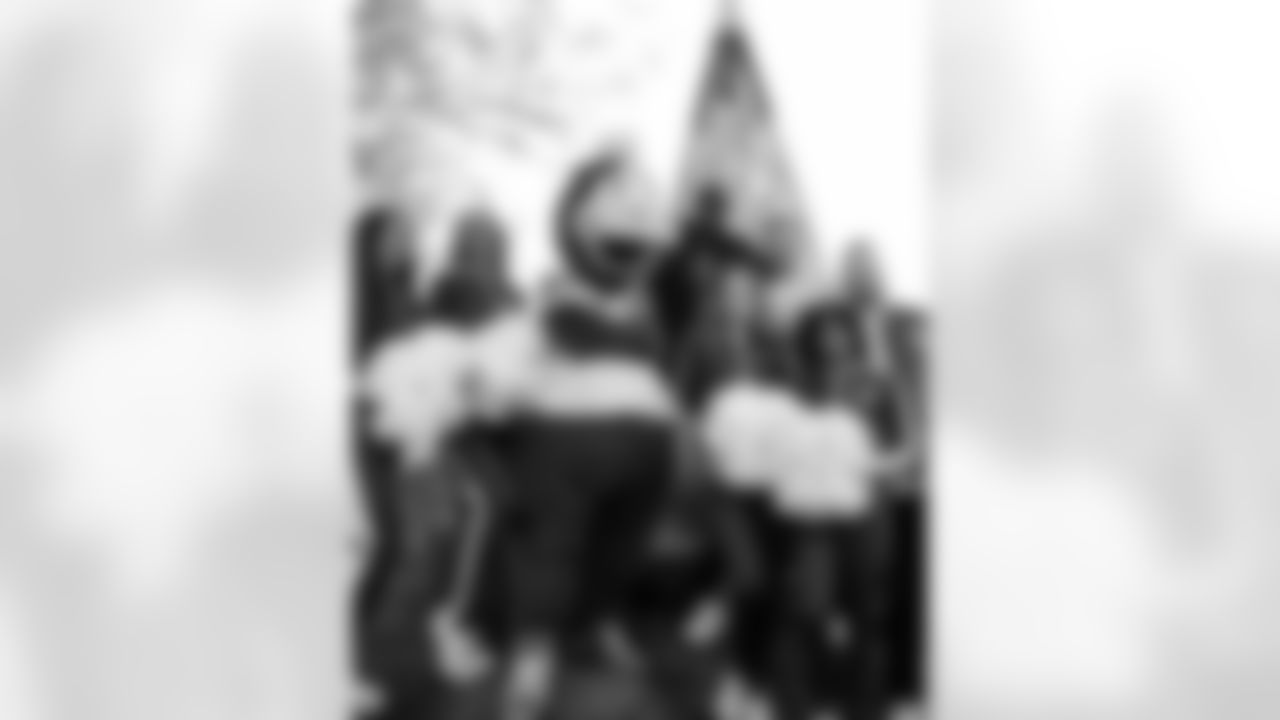 Mika T., Alyssa R., Edgerrin James, Hannah O., Dallas Clark, Jada W. and Bjoern Werner