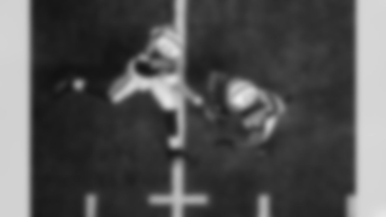 QB Daniel Jones #17 and RB Jonathan Taylor #28